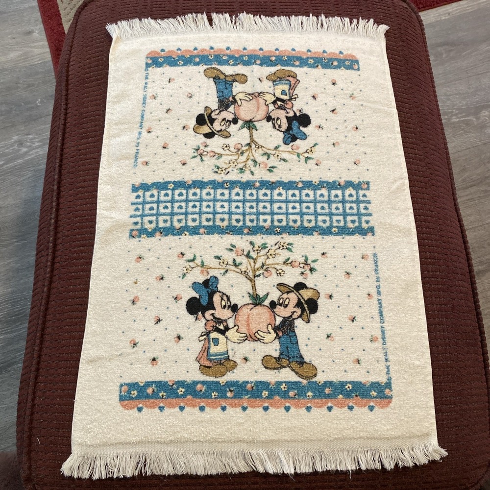 VINTAGE WALT DISNEY FARMER MICKEY/MINNIE CANNON FRINGED HAND TOWEL PEACH TREE